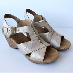 Clarks wedge platform sandals light gold 9 M